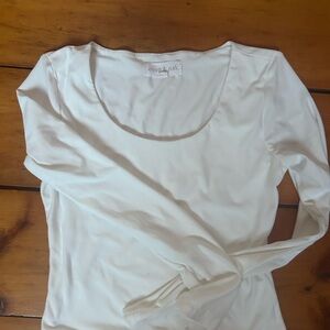 Olive & Oak Women's Elegant White Long Sleeve Tee